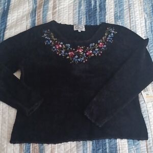 Black Chenille Top With Flower Embroidery Collar